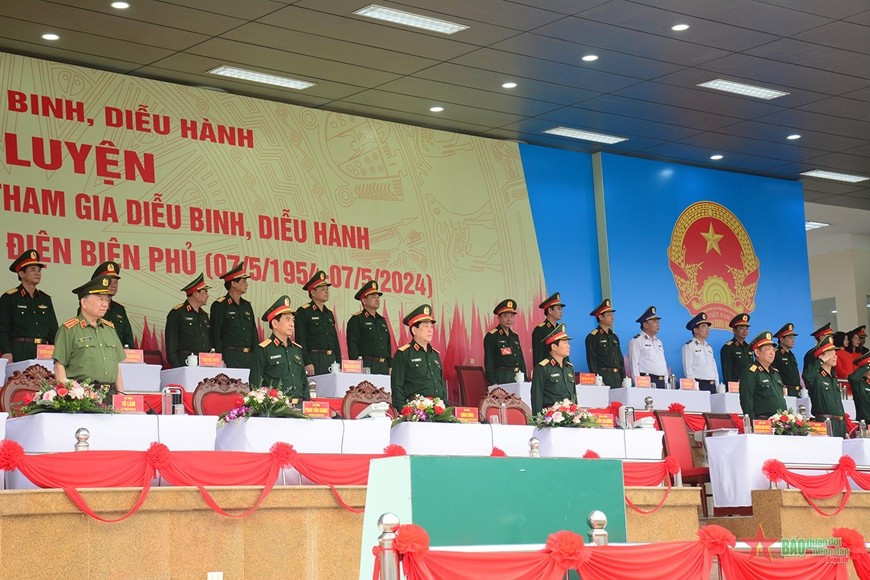 Các đại biểu dự hợp luyện các lực lượng vũ trang tham gia diễu binh, diễu hành kỷ niệm 70 năm Chiến thắng Điện Biên Phủ. (Nguồn: báo Quân đội Nhân dân)