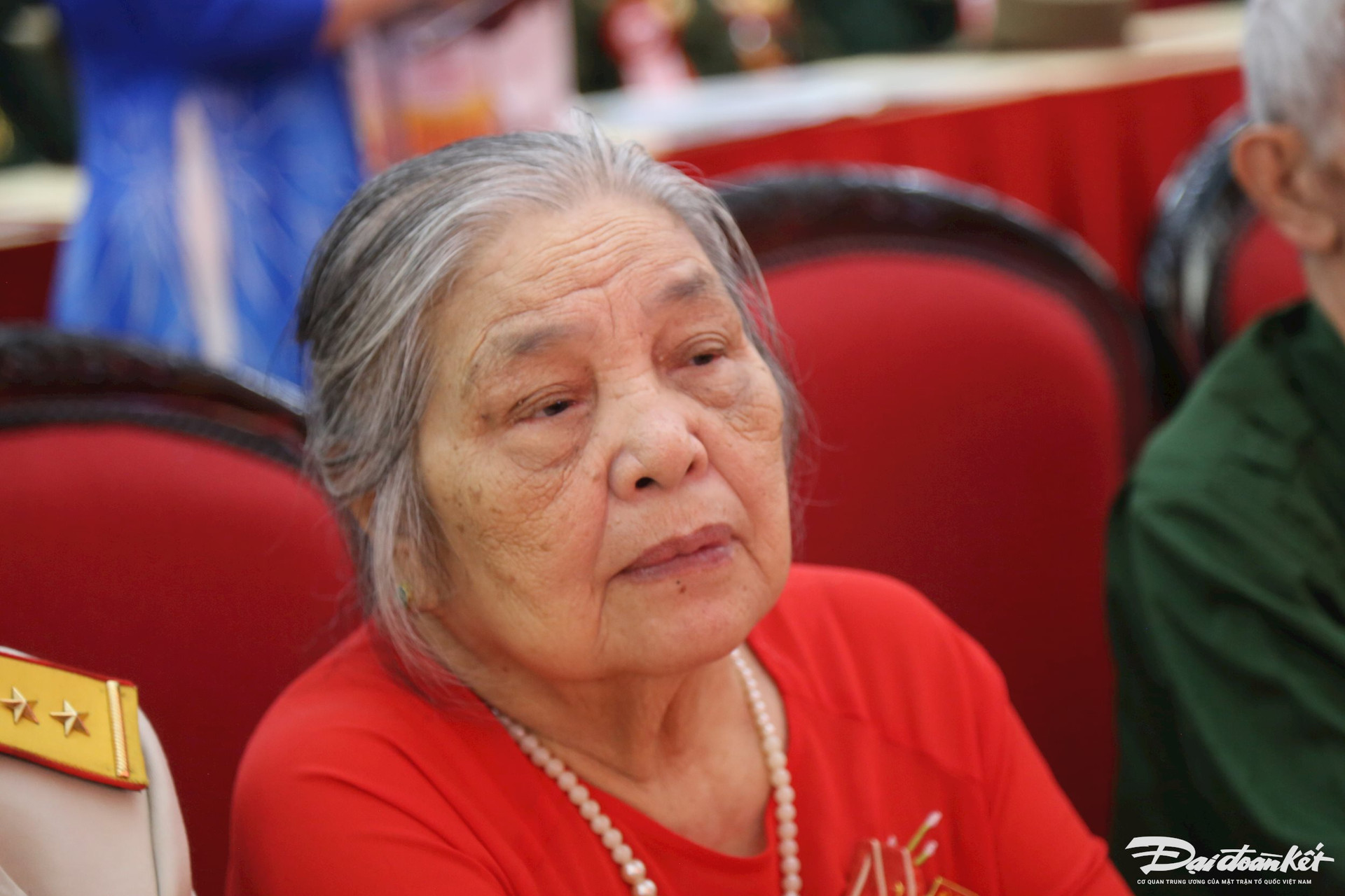 Bà Lan hạnh phúc với cuộc sống vợ chồng hơn 60 năm cùng ông Thanh. Ảnh: Đình Minh.