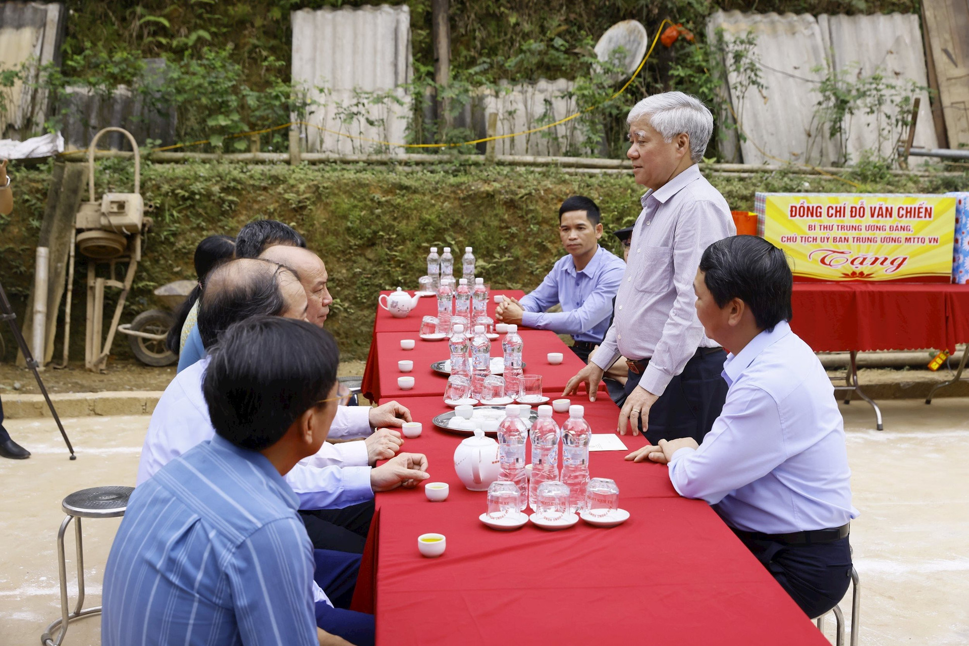 Chủ tịch UBTƯ MTTQ Việt Nam Đỗ Văn Chiến phát biểu tại Lễ khởi công xây nhà mới tại gia đình ông Nguyễn Văn Đồng. Ảnh: Quang Vinh.