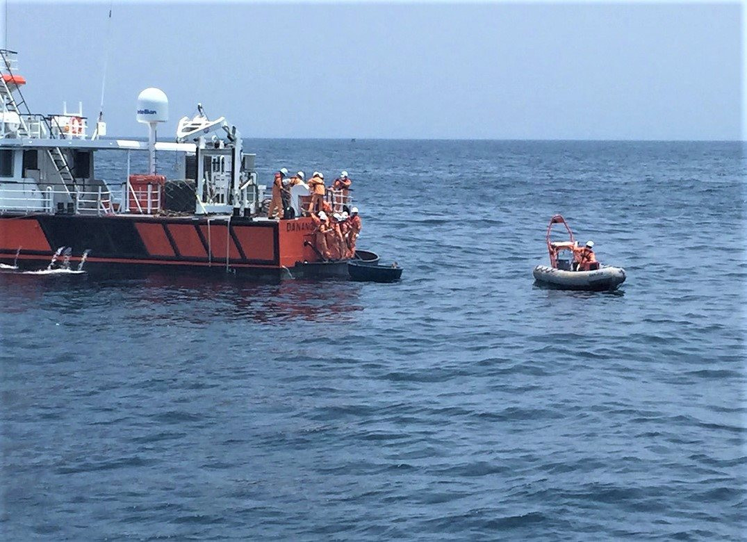 Vụ lật sà lan trên biển Lý Sơn: Tìm kiếm, vớt thêm một thi thể