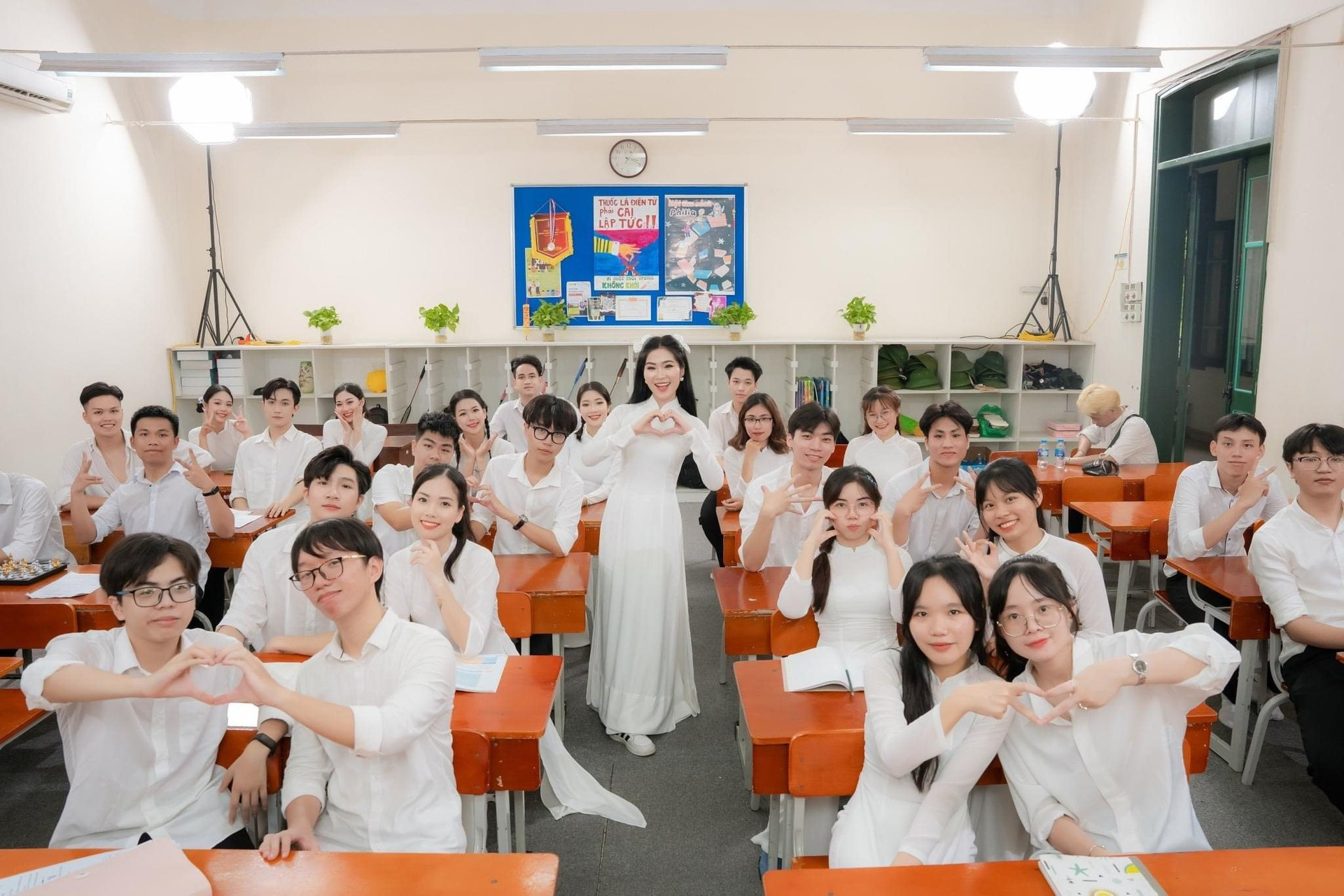 Hà Myo tái hiện kỷ niệm học trò trong MV ‘Mùa Hạ Cuối’
