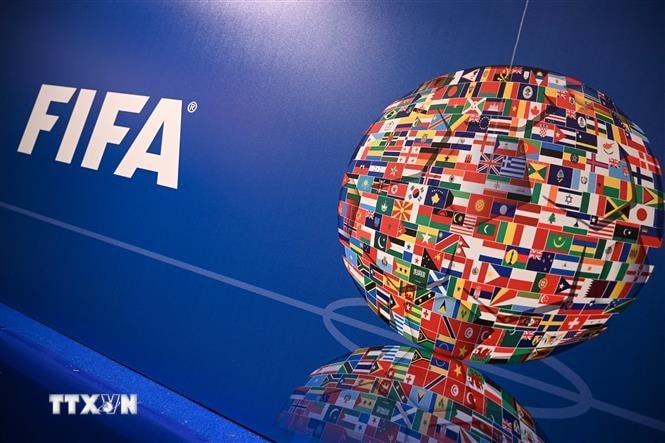 FIFA khuyến khích các liên đoàn thành viên tạo nên một môi trường thân thiện cho gia đình các cầu thủ có con nhỏ. (Ảnh: AFP/TTXVN)