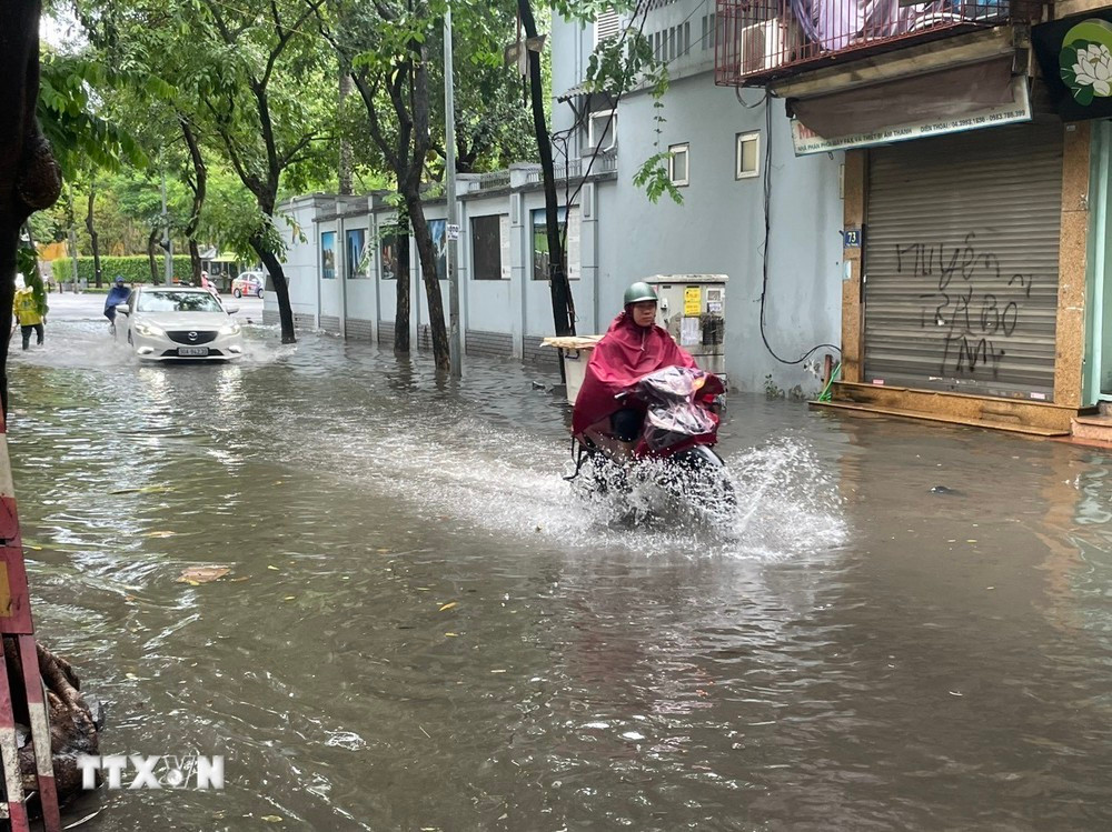 ttxvn_2406_ha noi ngap (5).jpg