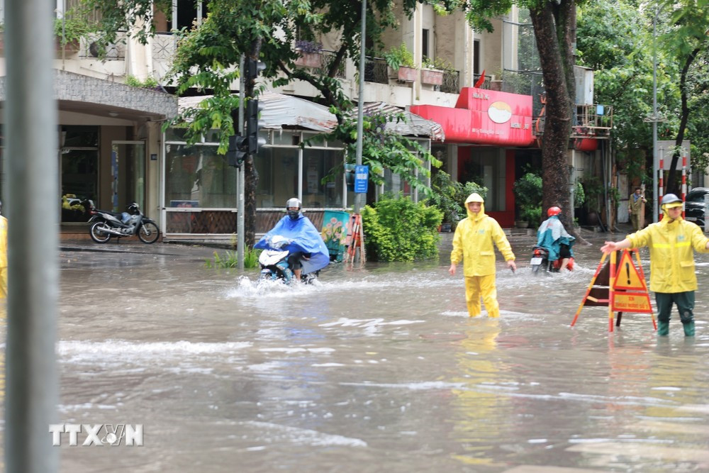 ttxvn_2406_ha noi ngap (6).jpg