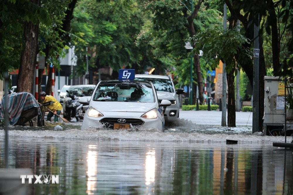 ttxvn_2406_ha noi ngap (9).jpg