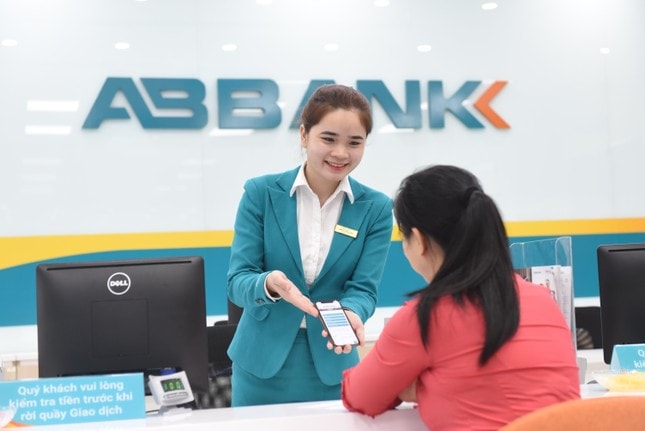 ABBANK triển khai cập nhật và bổ sung dữ liệu sinh trắc học từ thẻ căn cước công dân (CCCD) gắn chip để bảo vệ an toàn tài khoản khách hàng và đối chiếu với cơ sở dữ liệu của Bộ Công an.