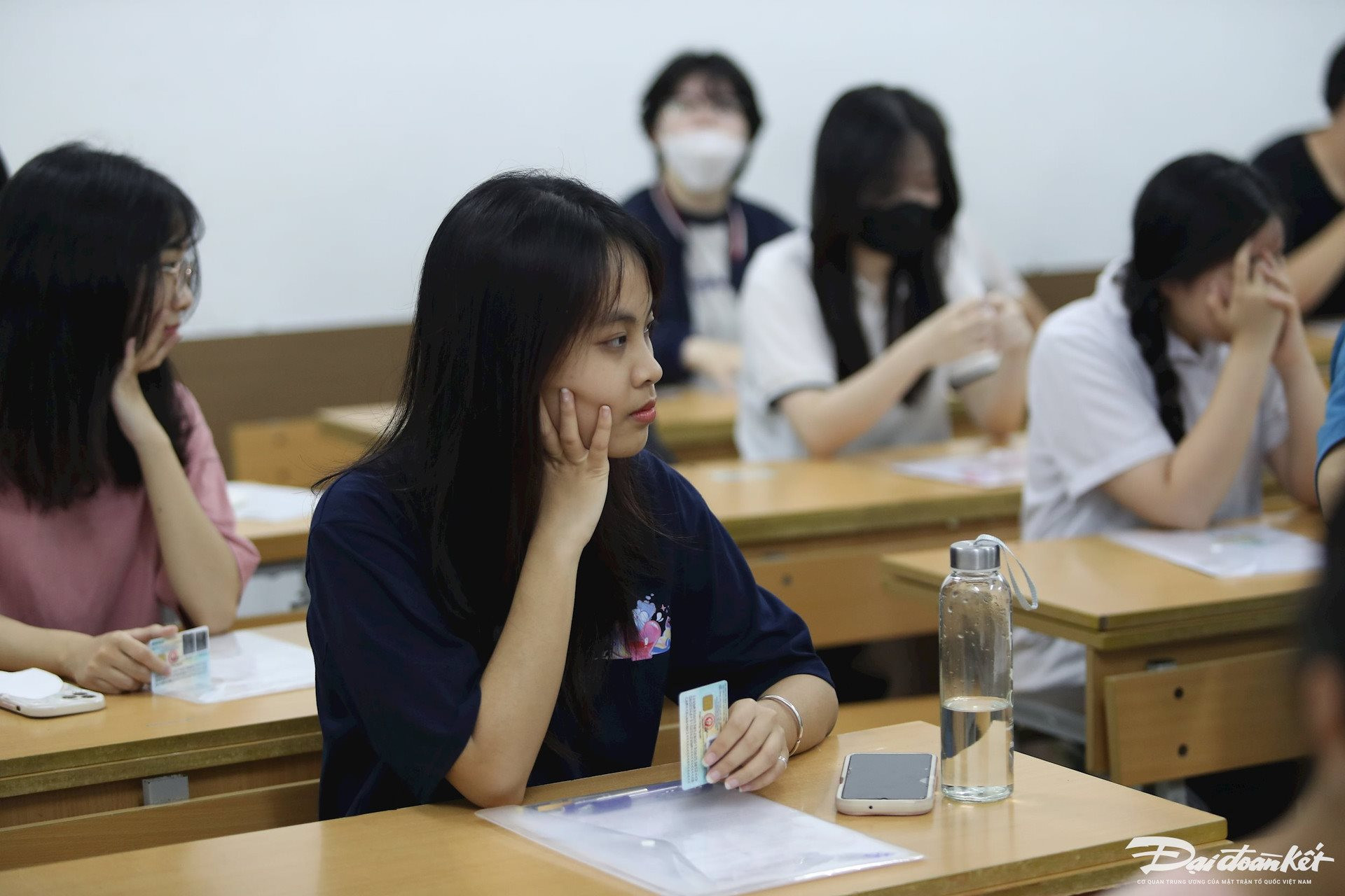 Thí sinh nghe phổ biến quy chế thi tốt nghiệp THPT năm 2024 vào chiều 26/6 tại Hà Nội. Ảnh: Lê Khánh.