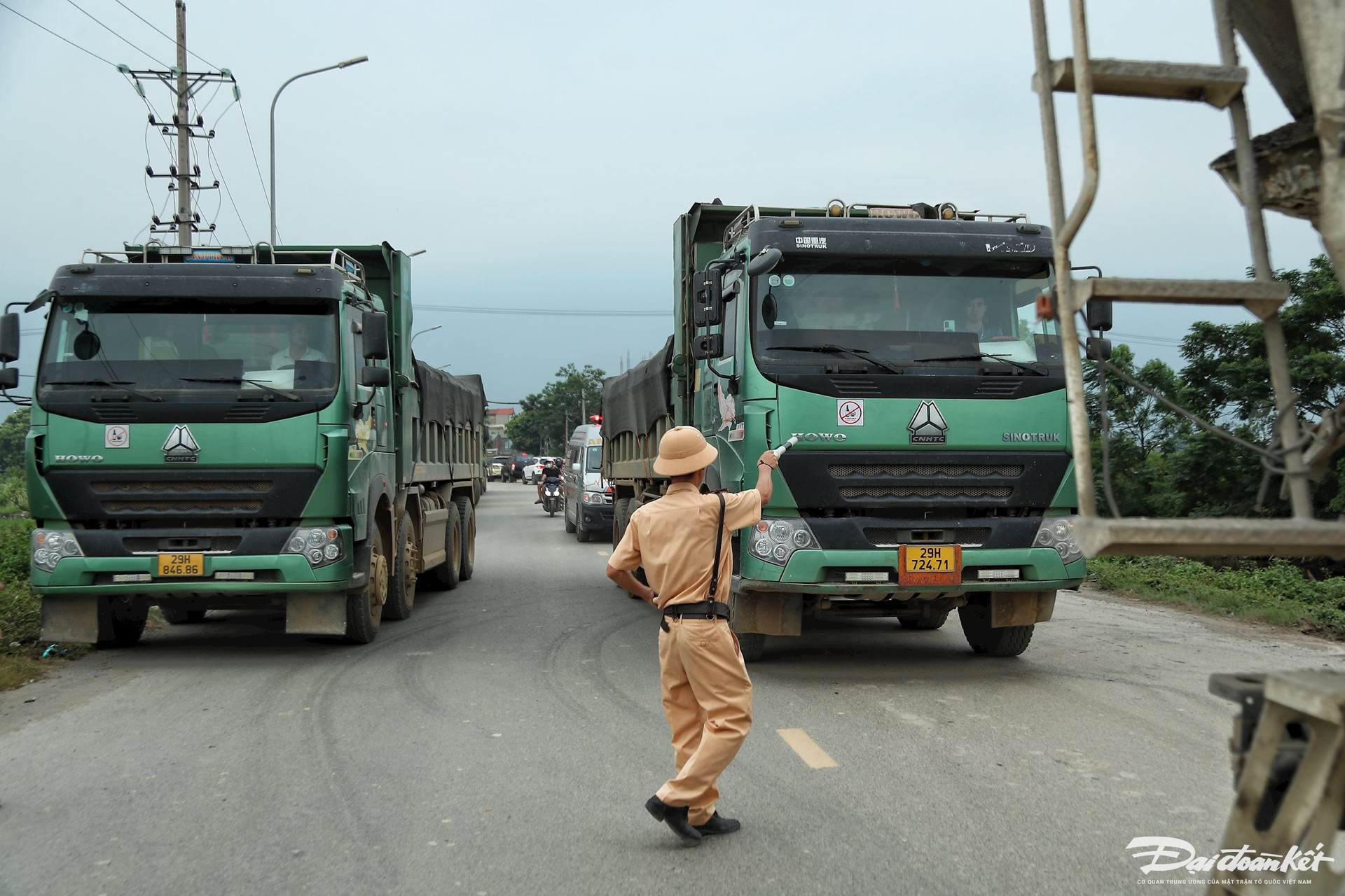 xe_qua_tai-le-khanh21.jpg