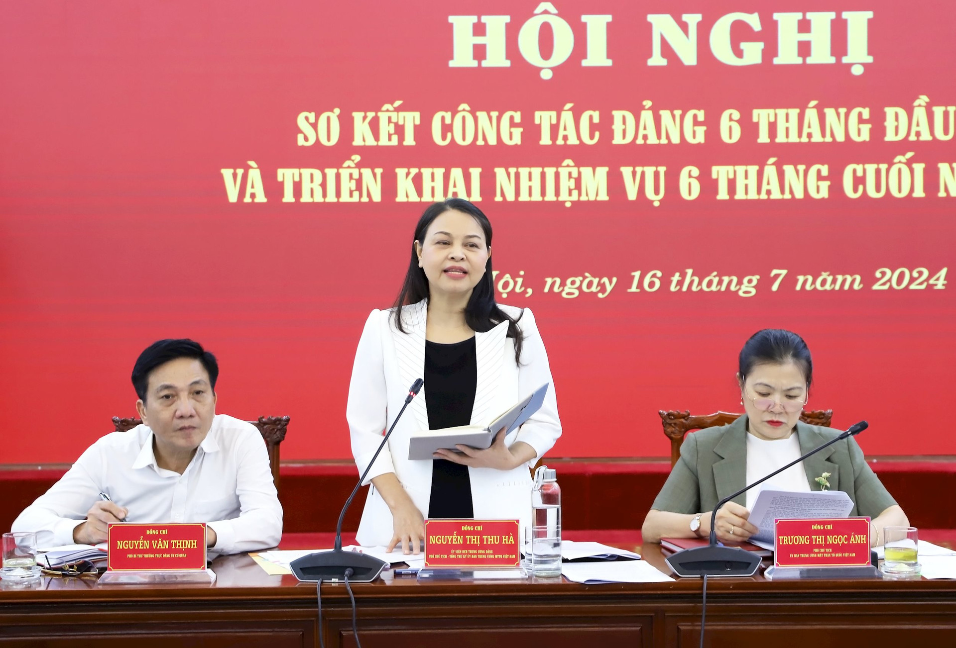 Phó Chủ tịch - Tổng Thư ký UBTƯ MTTQ Việt Nam Nguyễn Thị Thu Hà phát biểu tại Hội nghị. Ảnh: Tiến Đạt.