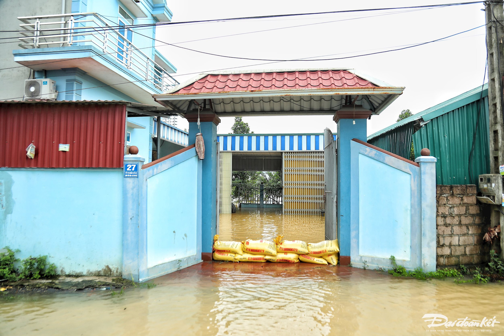 ngap_ung_o_ngoai_thanh_ha_noi-le-khanh11.jpg