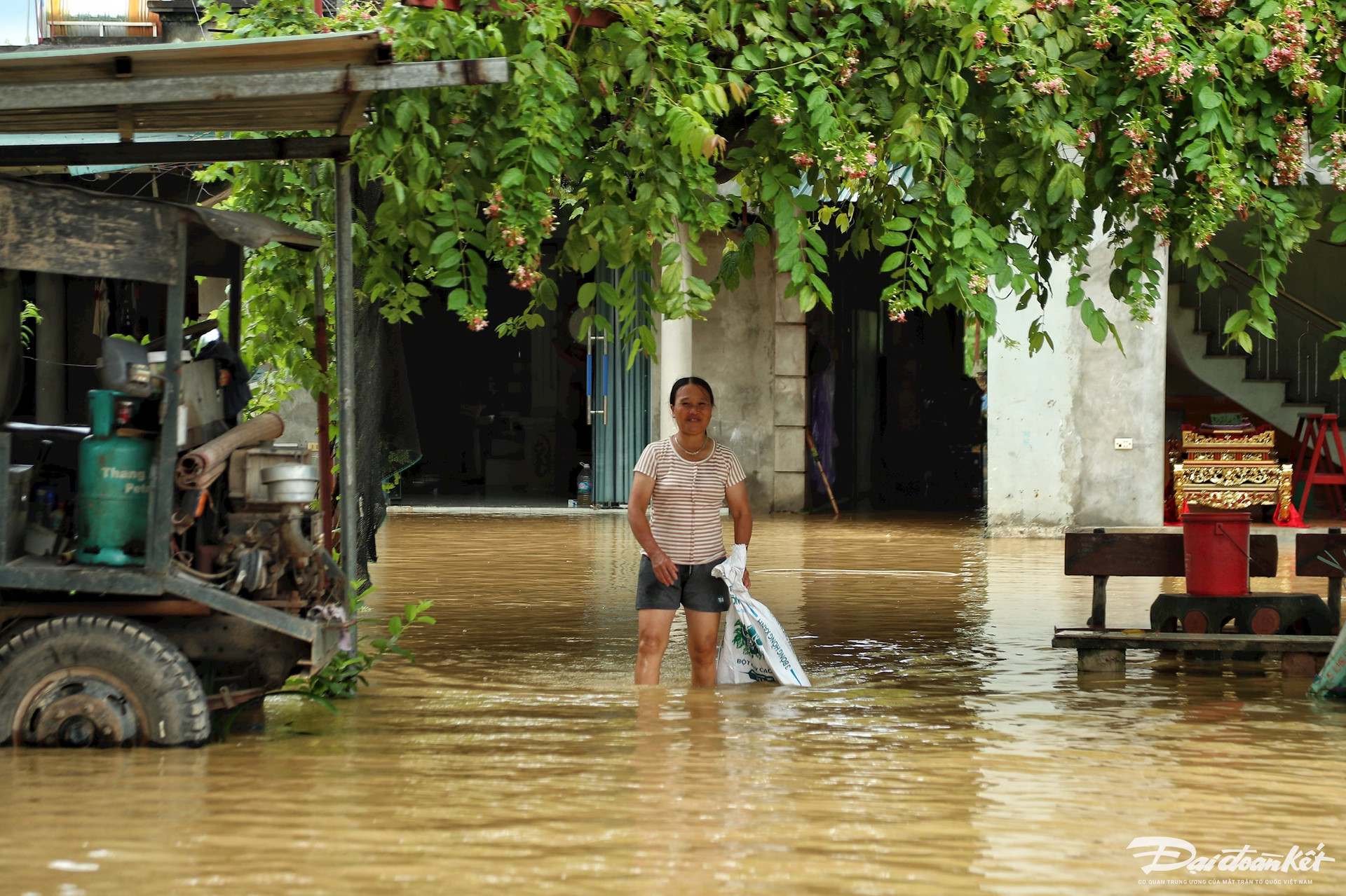 ngap_ung_o_ngoai_thanh_ha_noi-le-khanh24.jpg