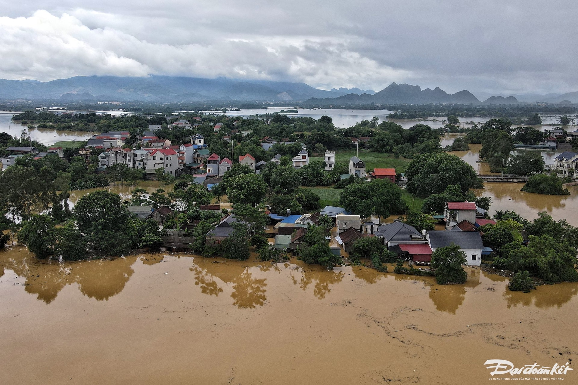 ngap_ung_o_ngoai_thanh_ha_noi-le-khanh5(1).jpg