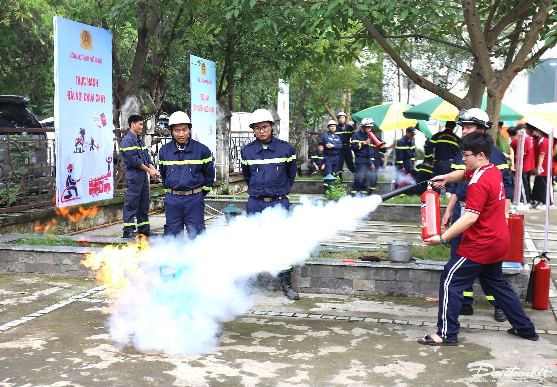 Người Hà Nội được học kỹ năng phòng cháy, chữa cháy miễn phí. Ảnh minh họa: Lê Khánh