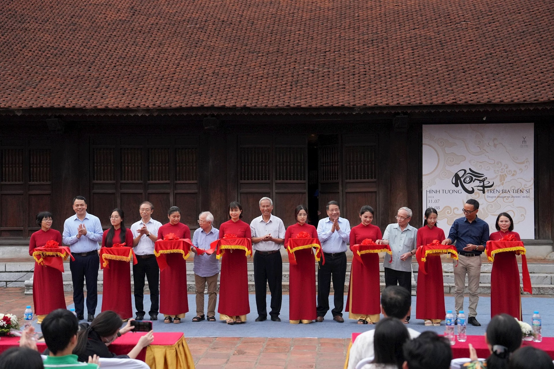 Khai mạc trưng bày 