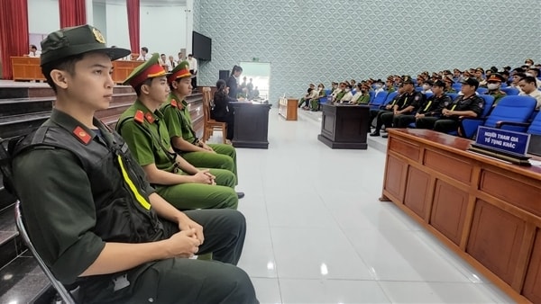 Công ty luật