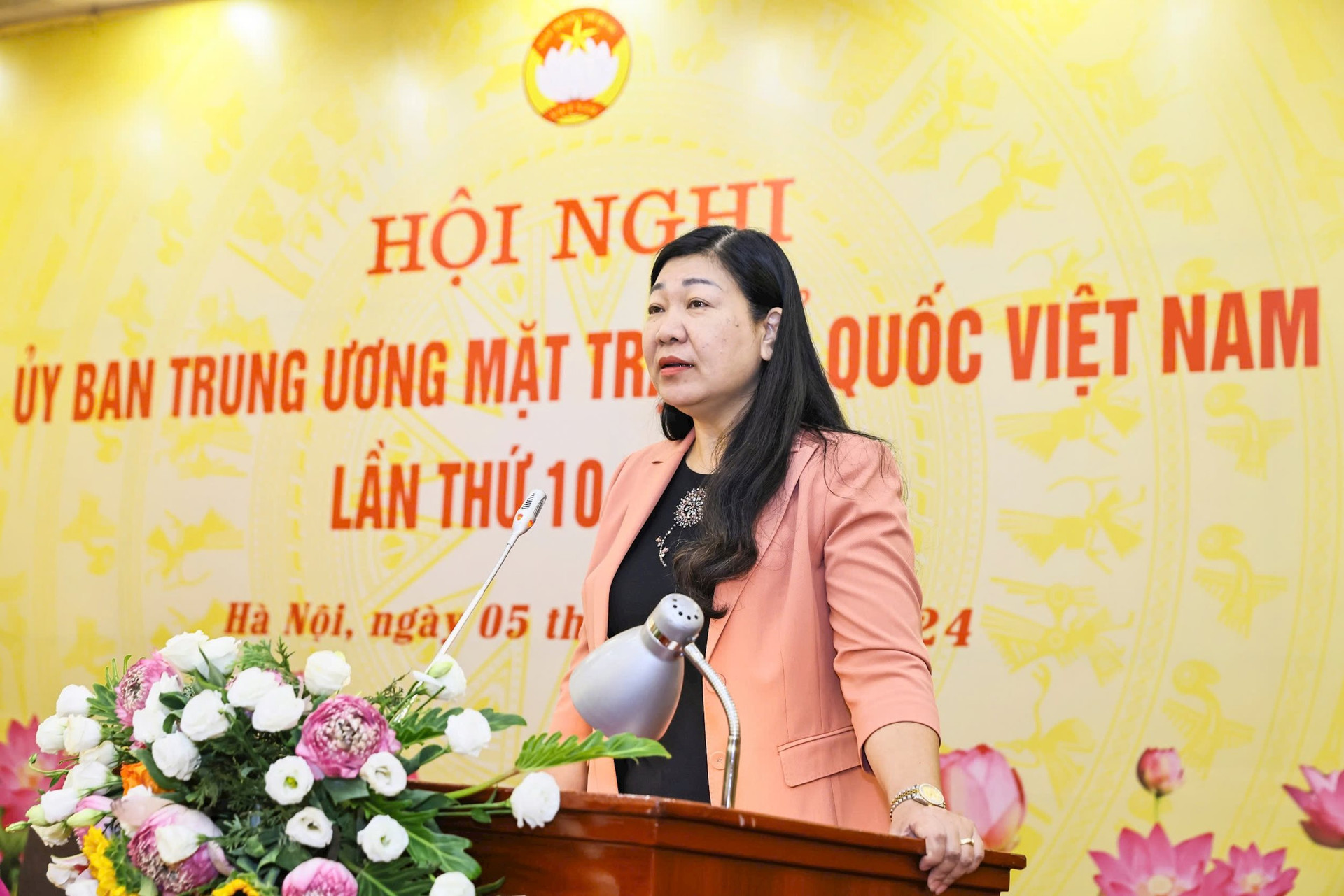 Bà Nguyễn Lan Hương, Chủ tịch Ủy ban MTTQ thành phố Hà Nội phát biểu. Ảnh: Quang Vinh.