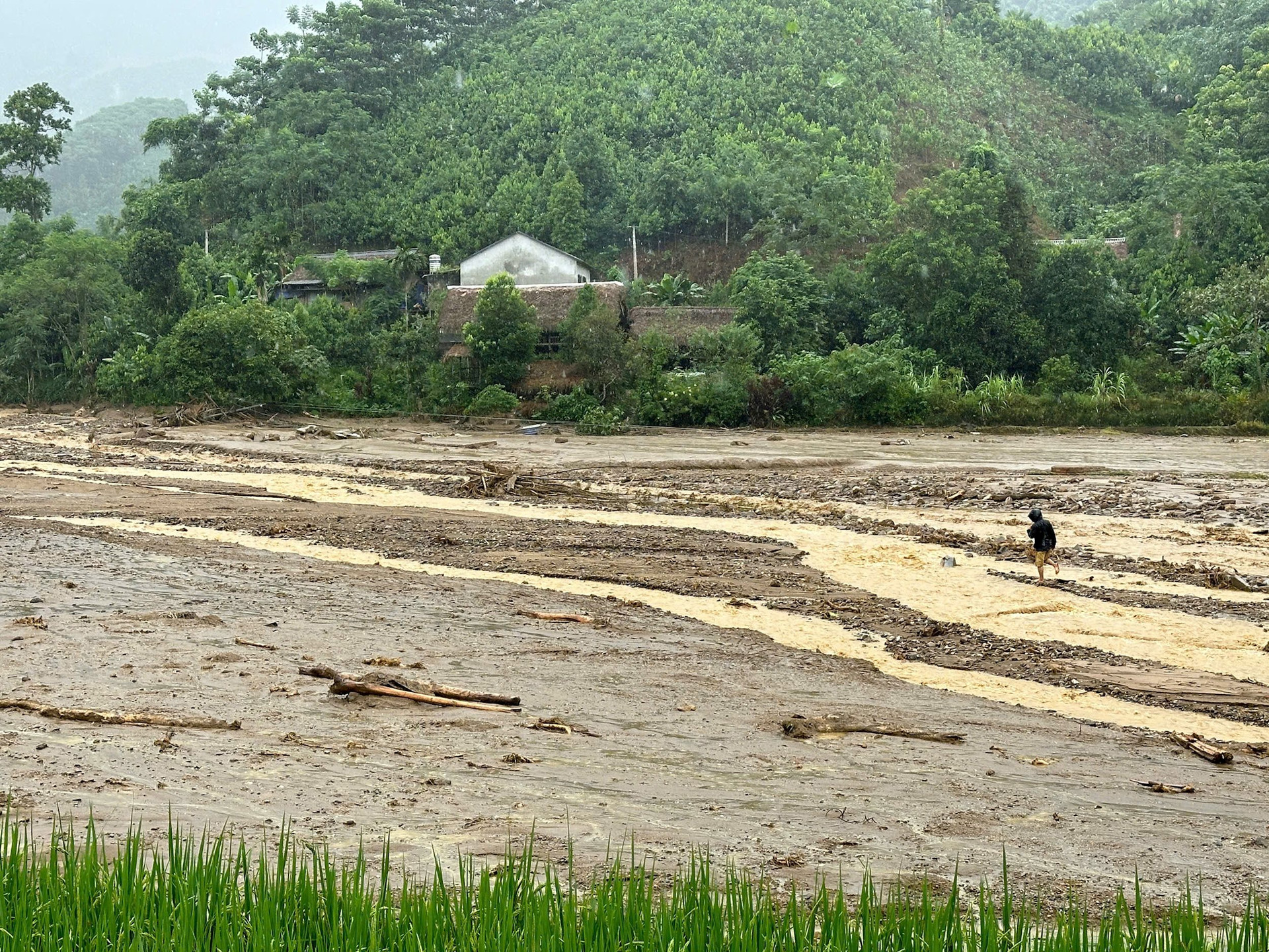 Làng Nủ với 37 hộ dân đã bị san phẳng hoàn toàn. Ảnh: Trung Dũng.