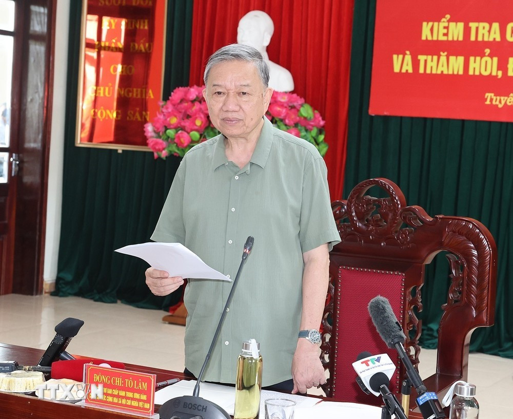 TTXVN_1209 Tong Bi thu Tuyen Quang 6.jpg