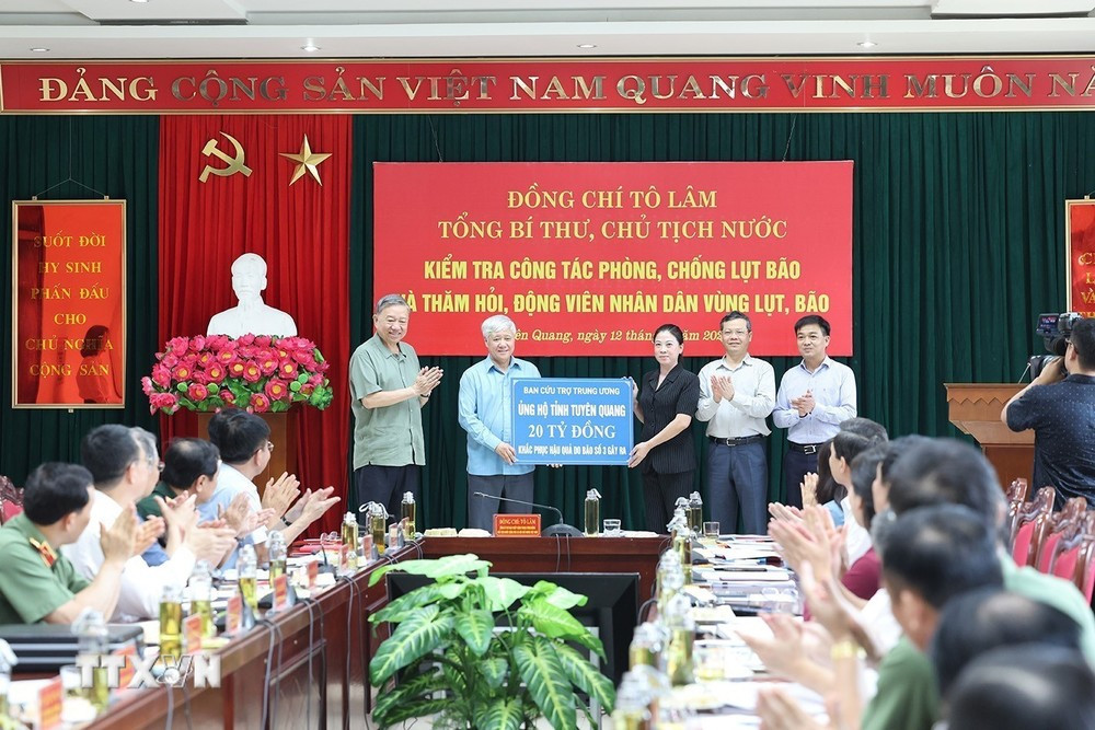 TTXVN_1209 Tong Bi thu Tuyen Quang 8.jpg