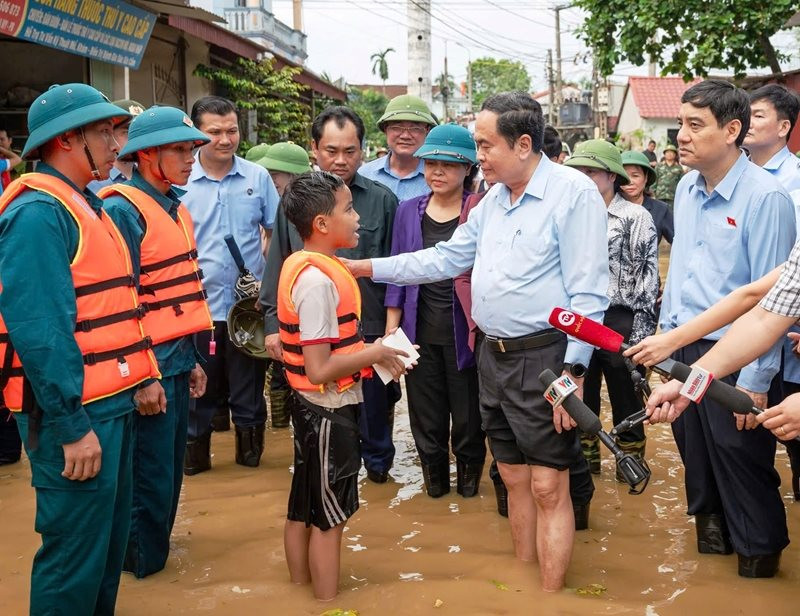 ong mẫn - bà Hà