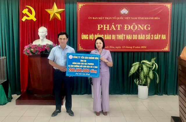 Công ty Yến sào Khánh Hòa ủng hộ tiền do Mặt trận phát động.