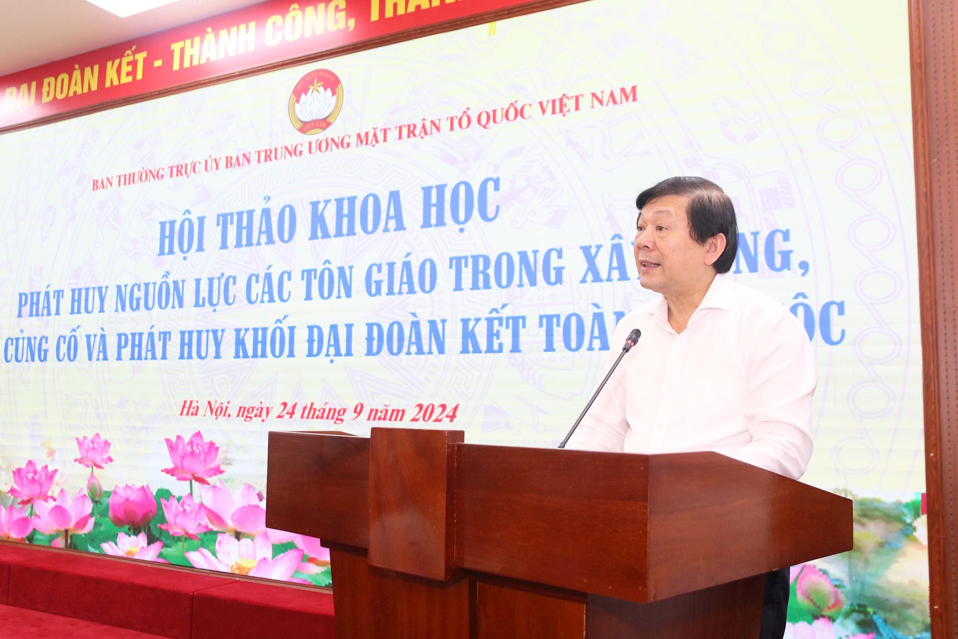 Phó Chủ tịch UBTƯ MTTQ Việt Nam Nguyễn Hữu Dũng phát biểu tại Hội thảo. Ảnh: Tiến Đạt.