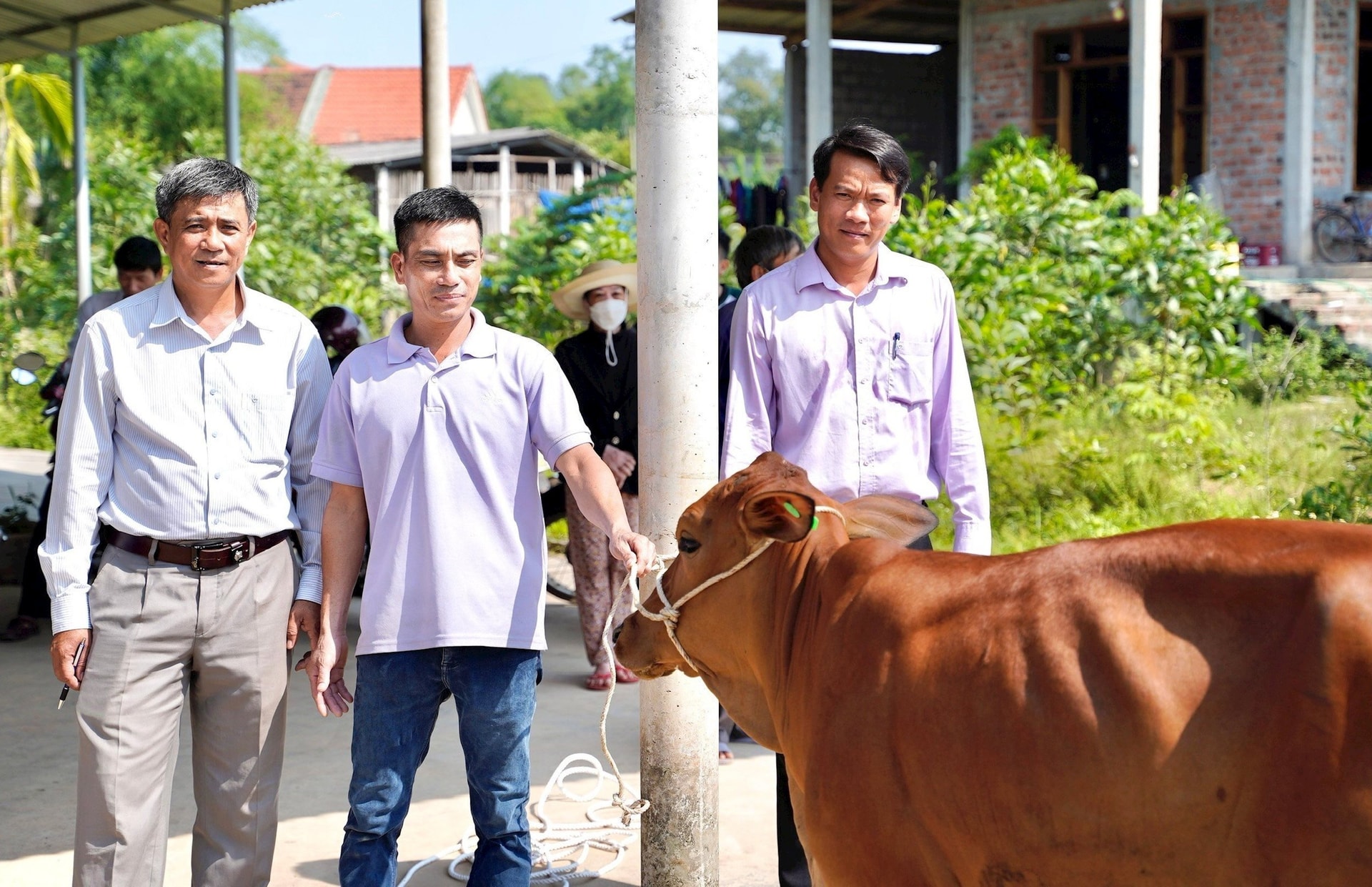 Nhiều mô hình hỗ trợ sinh kế giúp người dân có hoàn cảnh khó khăn trên địa bàn thị xã Hương Thuỷ vươn lên thoát nghèo bền vững. Ảnh: N.Q.