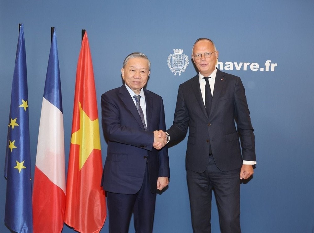 Cựu Thủ tướng Pháp Edouard Philippe, Thị trưởng Thành phố Le Havre đón Tổng Bí thư, Chủ tịch nước Tô Lâm. (Ảnh: Trí Dũng/TTXVN)