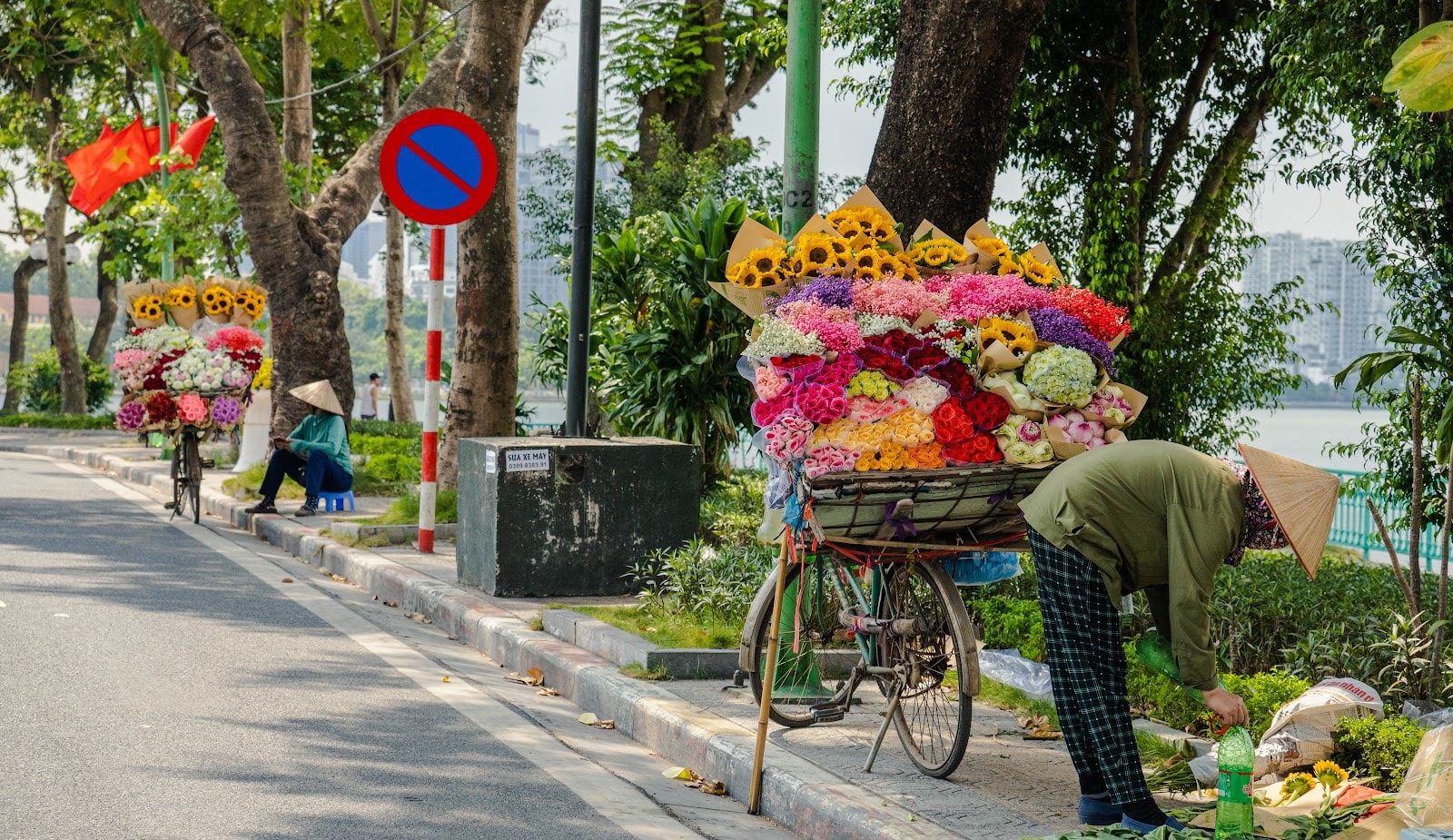 Không khí thu tràn ngập trên các tuyến phố của Thủ đô