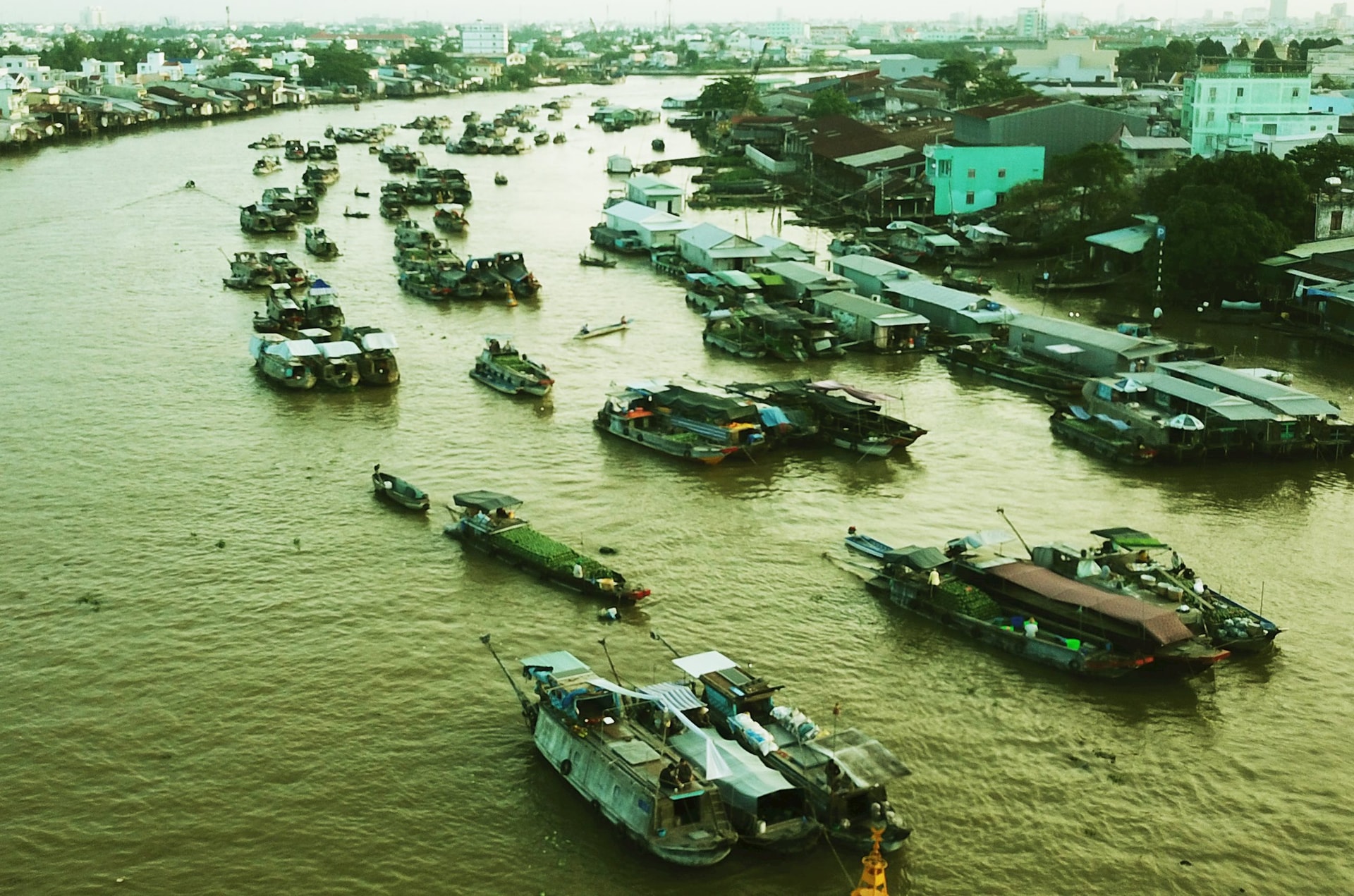 Ảnh 22. Chợ nổi Cái Răng là điểm đến hấp dẫn du khách trong và ngoài nước.JPG