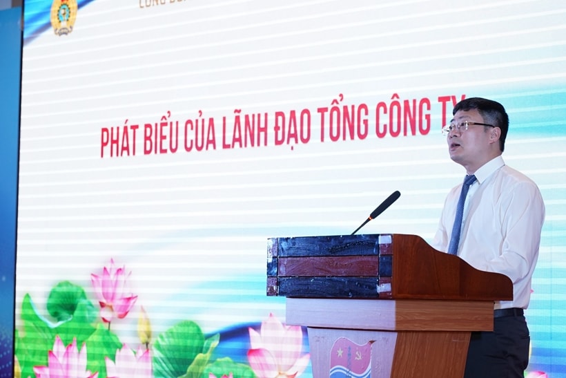 Ông Hà Quang Hòa - Tổng Giám đốc phát biểu nhằm động viên, biểu dương các cá nhân tiêu biểu tại Hội nghị.