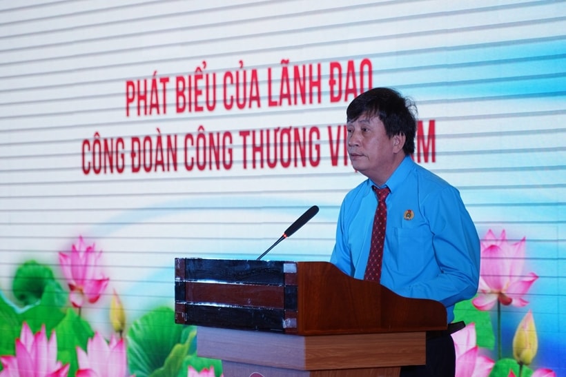 Ông Phan Văn Bản - Chủ tịch Công đoàn Công thương Việt Nam đã có những phát biểu đánh giá cao phong trào thi đua “Lao động giỏi, lao động sáng tạo” của Vinataba.