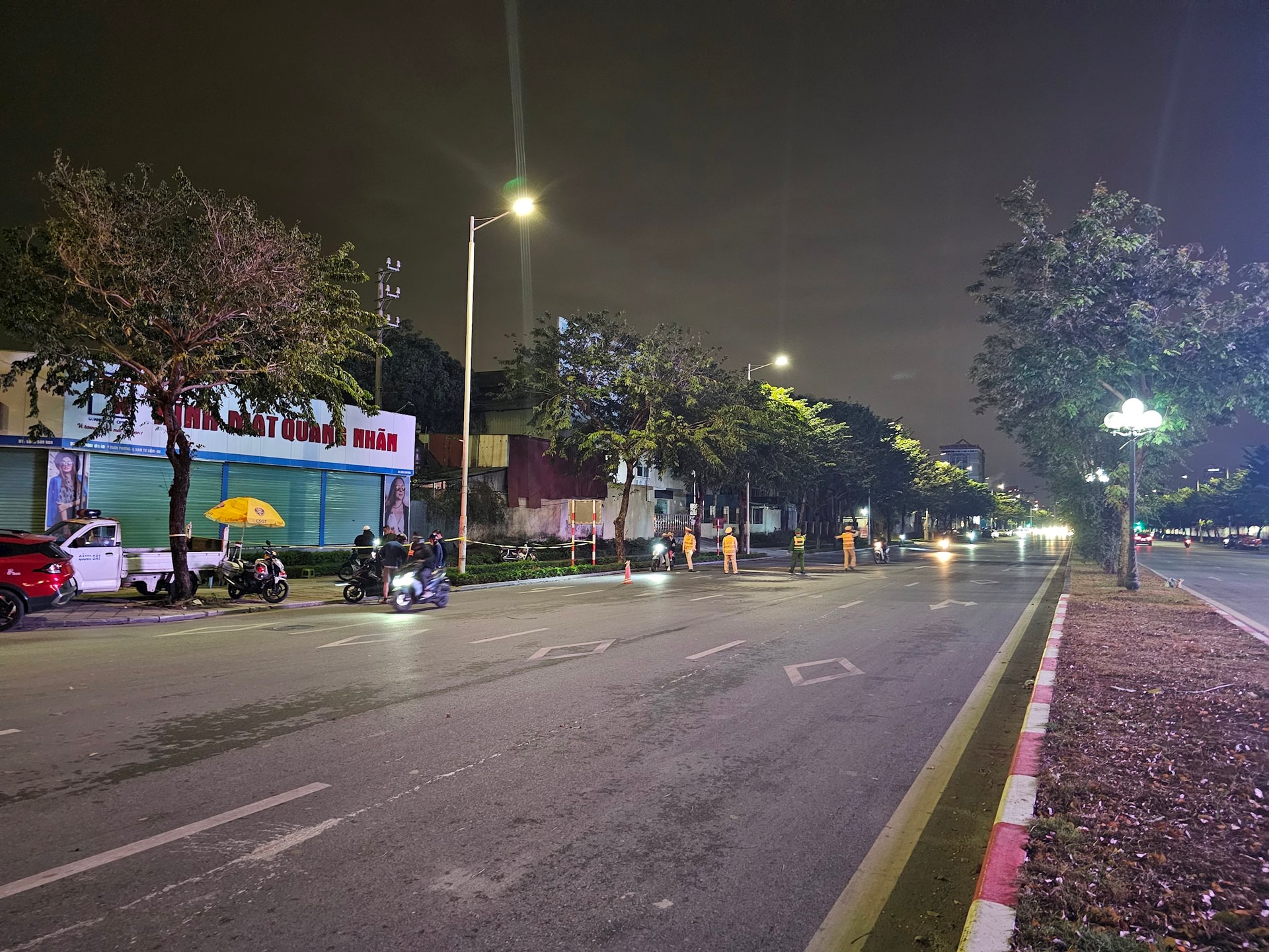 Đêm 11, rạng sáng ngày 12/12, 2 Tổ công tác 141H của Công an quận Nam Từ Liêm (Công an thành phố Hà Nội) (1 Tổ do Thượng úy Hoàng Minh Lâm, 1 Tổ do Đại úy Nghiêm Văn Công làm Tổ trưởng) lập chốt kiểm tra xử lý vi phạm tại ngã tư đường 70 và Trịnh Văn Bô.