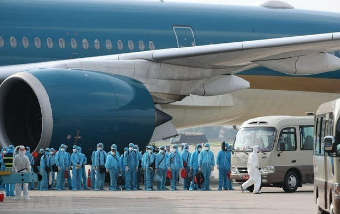 Vụ 'chuyến bay giải cứu' giai đoạn 2, Cựu cán bộ công an cùng 2 cựu Phó Giám đốc Sở hầu tòa ddk