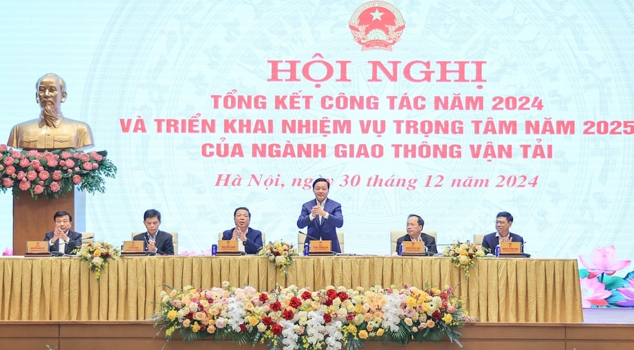 Phó Thủ tướng Chính phủ Trần Hồng Hà tới dự và chỉ đạo Hội nghị.