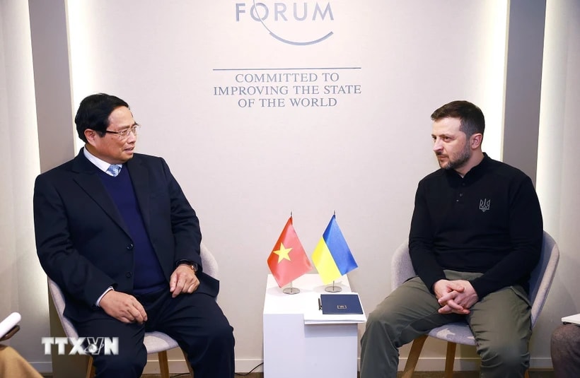 Thủ tướng Phạm Minh Chính gặp Tổng thống Ukraine Volodymyr Zelensky. (Ảnh: Dương Giang/TTXVN)