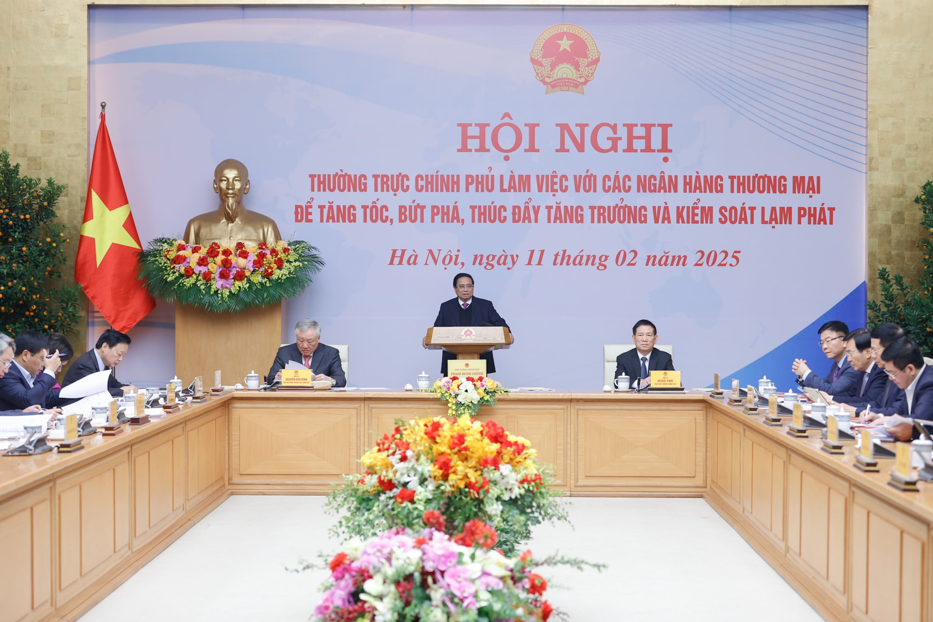 Thủ tướng: Các ngân hàng cần hy sinh một phần lợi nhuận để giảm lãi suất cho vay, hỗ trợ nền kinh tế, người dân, doanh nghiệp- Ảnh 3.