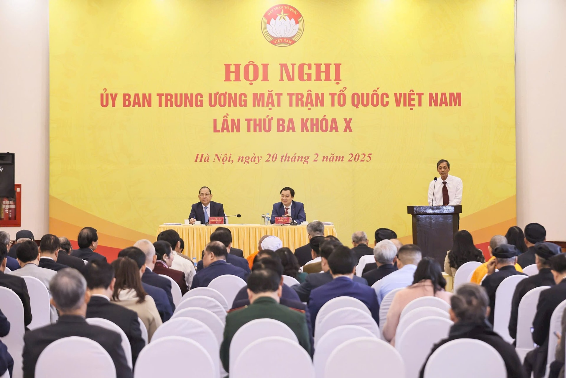 Quang cảnh tại Tổ thảo luận số 2. 