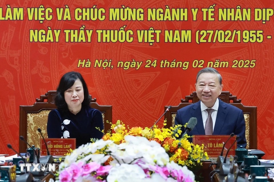 Tổng Bí thư Tô Lâm thăm, làm việc với Bộ Y tế. (Ảnh: Thống Nhất/TTXVN)