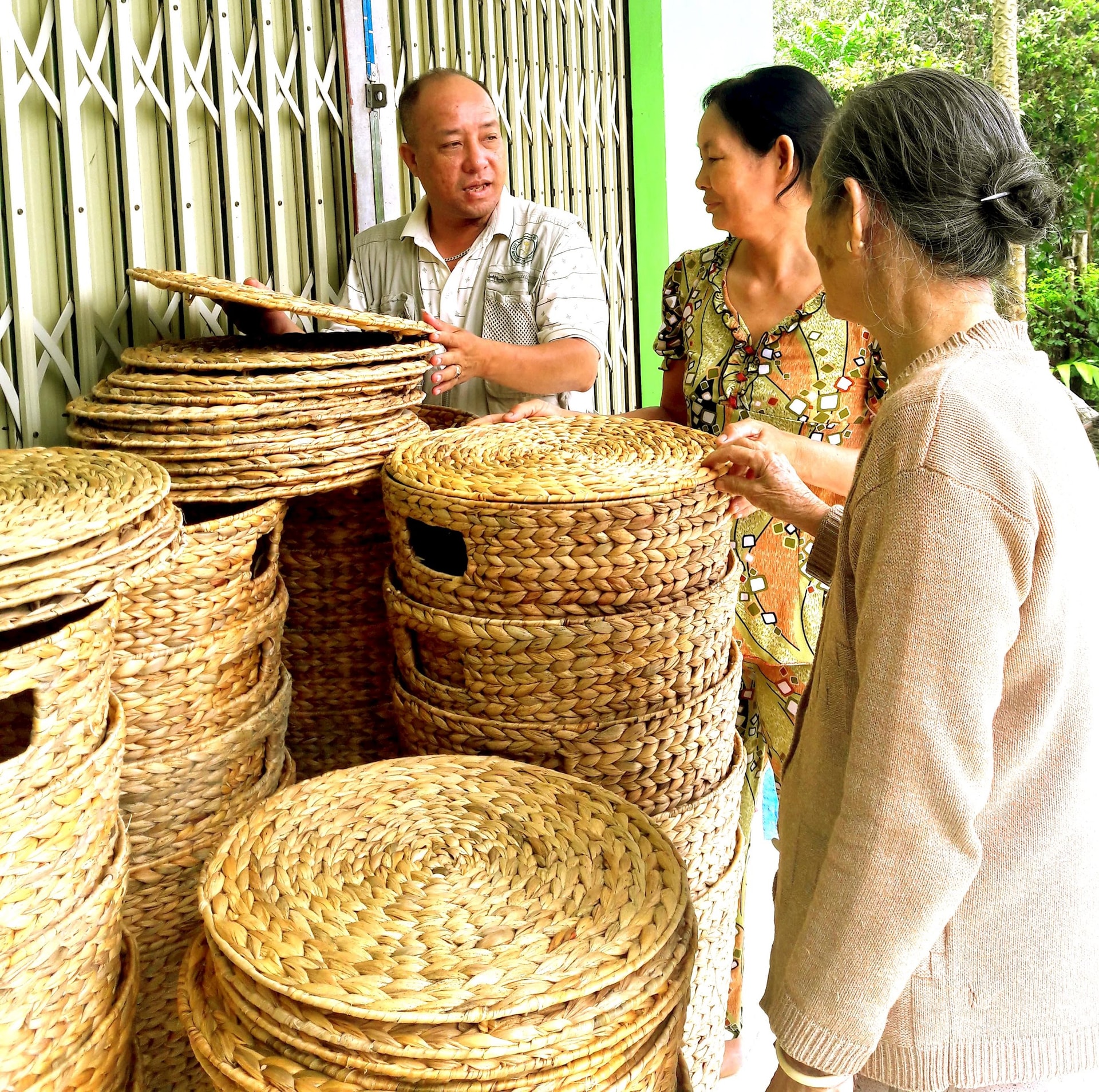 ẢNH 2 Các sản phẩm làm ra từ cây lục bình.