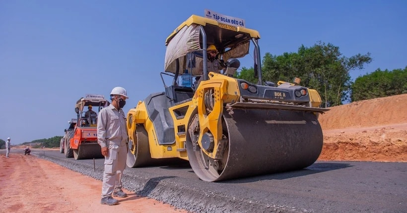 việc chưa phân bổ một lượng vốn tương đối lớn sẽ ảnh hưởng đến tỷ lệ giải ngân vốn đầu tư công nguồn ngân sách Nhà nước những tháng đầu năm 2025. (Ảnh: Vietnam+)