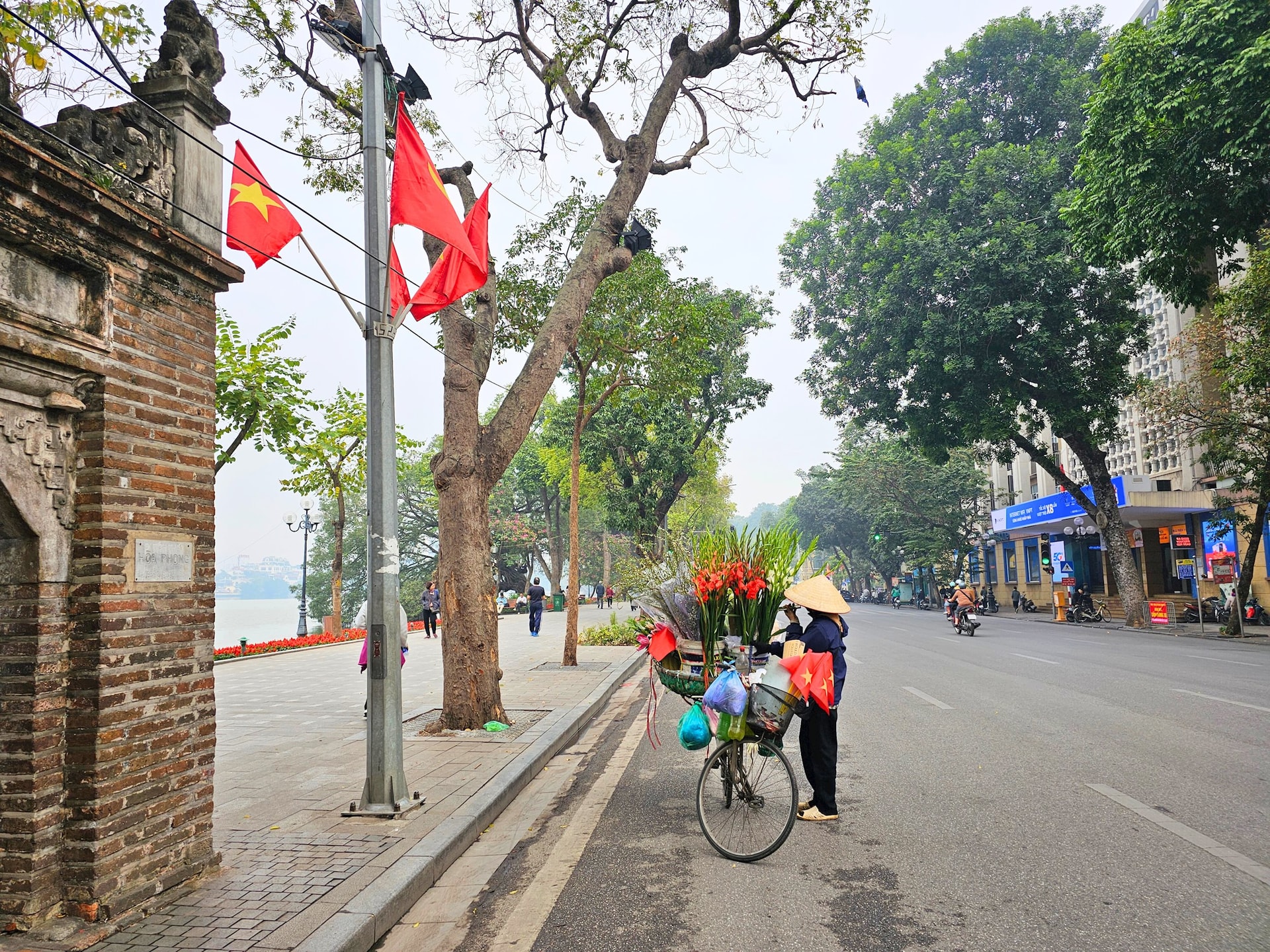 Hà Nội điều chỉnh thời gian hoạt động của không gian đi bộ khu vực hồ Hoàn Kiếm và phụ cận từ 13h thứ Sáu (ngày 7/3) đến 24h Chủ nhật (ngày 9/3). Ảnh: Quốc Thanh.