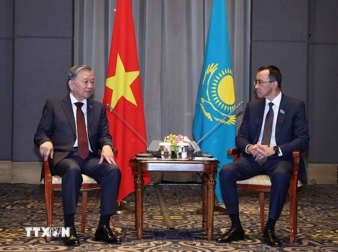 ttxvn-tong-bi-thu-to-lam-hoi-kien-chu-tich-thuong-vien-kazakhstan-1.jpg