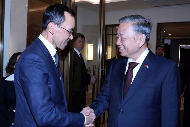 ttxvn-tong-bi-thu-to-lam-hoi-kien-chu-tich-thuong-vien-kazakhstan-3.jpg