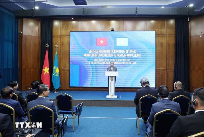 ttxvn-tong-bi-thu-to-lam-tham-va-phat-bieu-ve-chinh-sach-0705-2.jpg