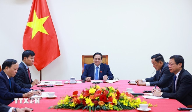 ttxvn-thu-tuong-pham-minh-chinh-dien-dam-voi-thu-tuong-singapore-2025.jpg
