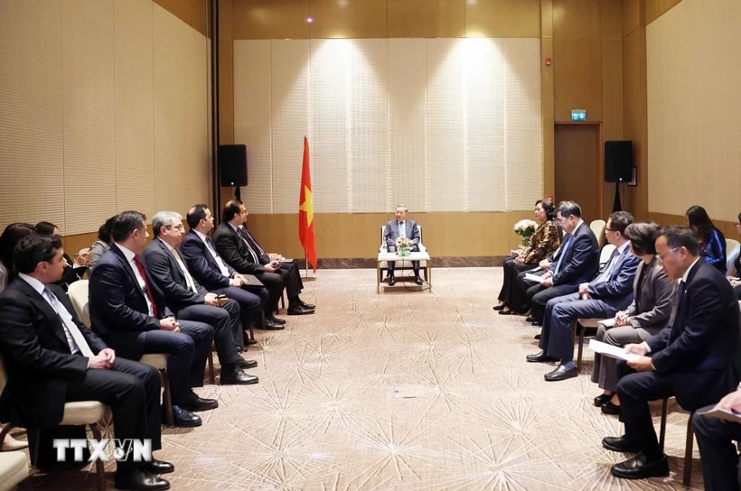 Tổng Bí thư Tô Lâm tiếp lãnh đạo một số doanh nghiệp tiêu biểu của Azerbaijan. (Ảnh: Thống Nhất/TTXVN)