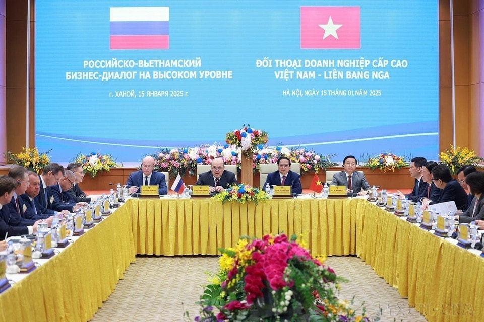 Thủ tướng Phạm Minh Chính và Thủ tướng Nga Mikhail Vladimirovich Mishustin đối thoại với doanh nghiệp cấp cao Việt Nam-Liên bang Nga (Hà Nội, 15/1/2025). (Ảnh: Dương/TTXVN)
