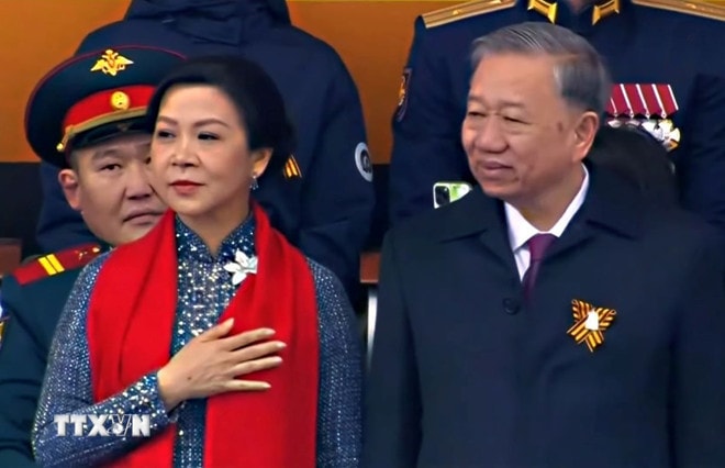 ttxvn-tong-bi-thu-to-lam-du-le-duyet-binh-ky-niem-80-nam-chien-thang-phat-xit-8022709-1.jpg