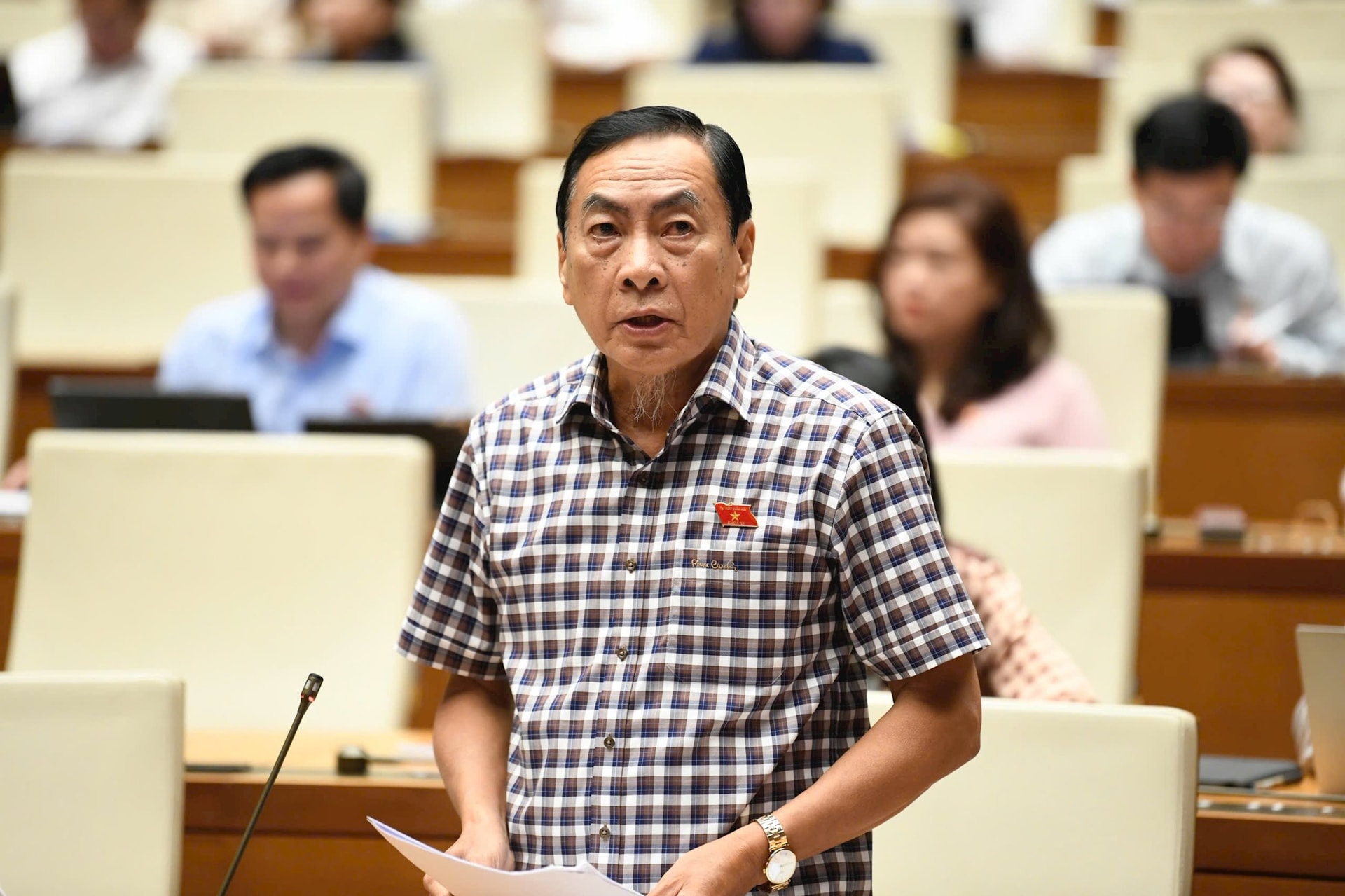 anh bai chinh trai